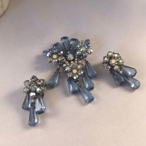 Vintage brooch w/ earrings❤️